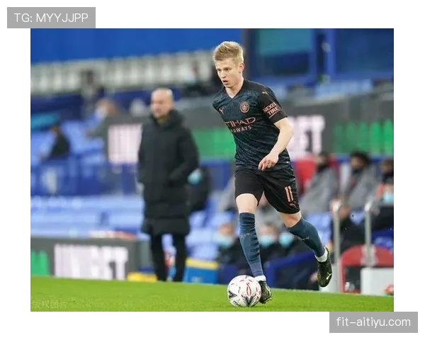 京多安如何通过回撤接应激活边路进攻并在强强对话中主导中场？